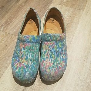 Nursing clogs